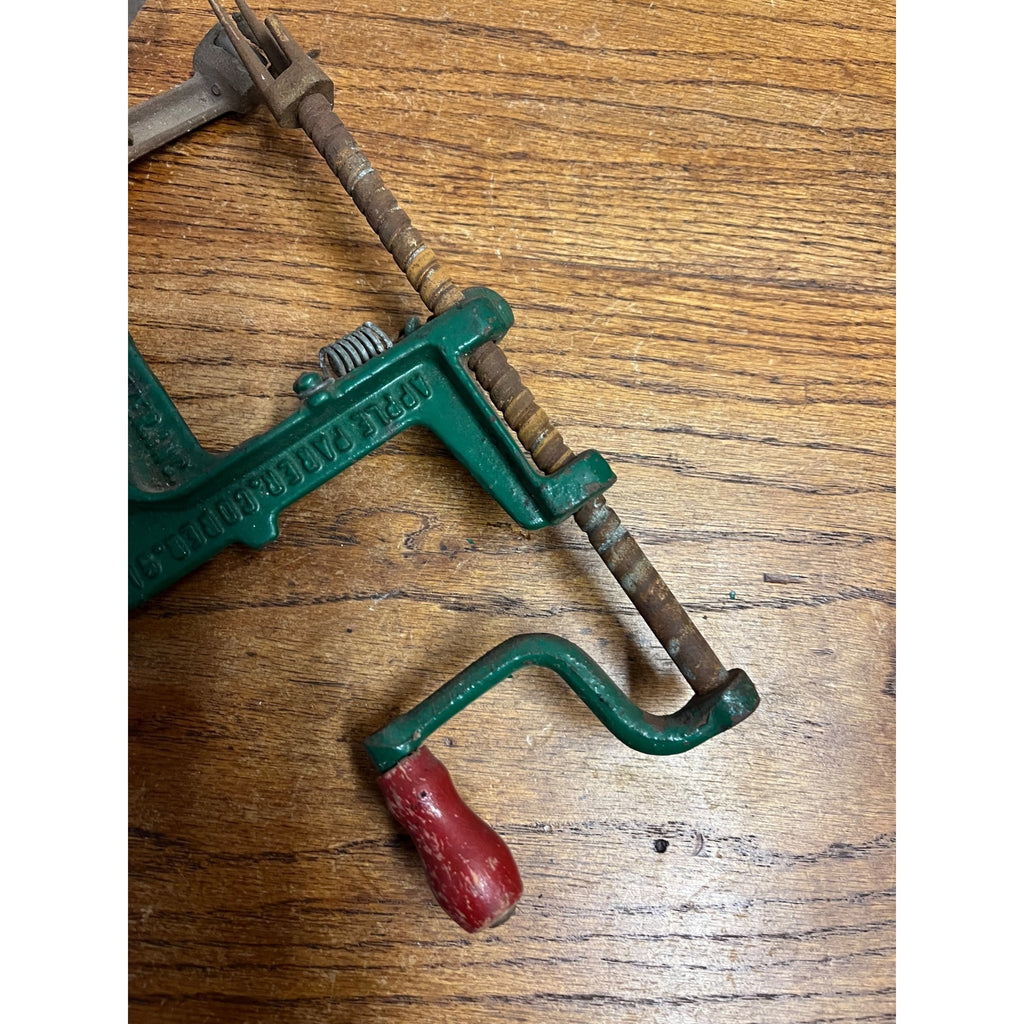 White Mountain Freezer Inc. Apple Peeler/Corer/Slicer Green Metal Fruit Tool