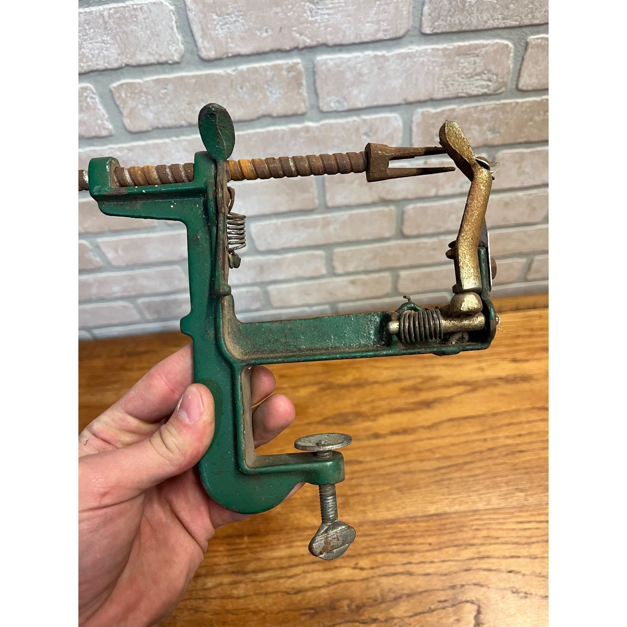 White Mountain Freezer Inc. Apple Peeler/Corer/Slicer Green Metal Fruit Tool