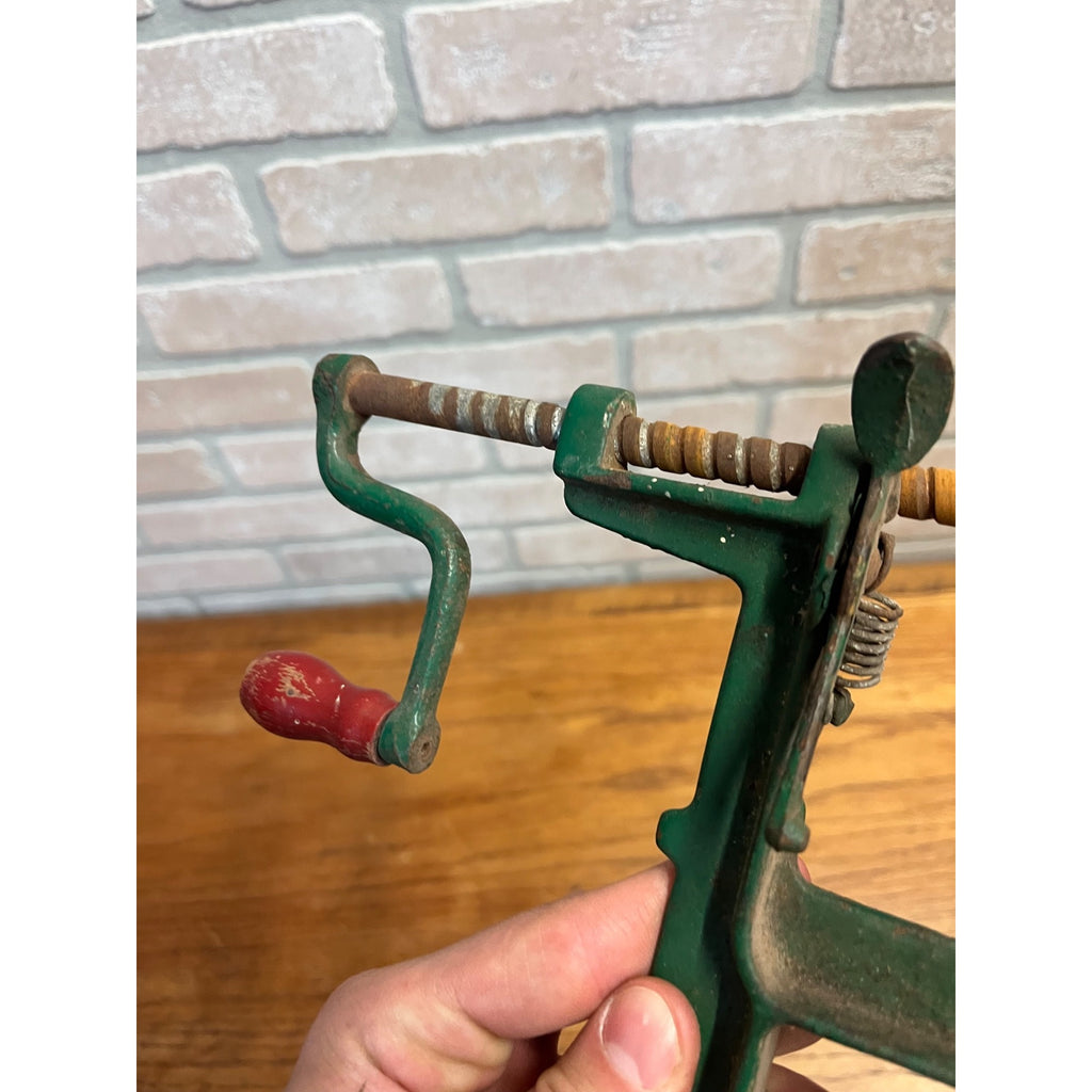 White Mountain Freezer Inc. Apple Peeler/Corer/Slicer Green Metal Fruit Tool