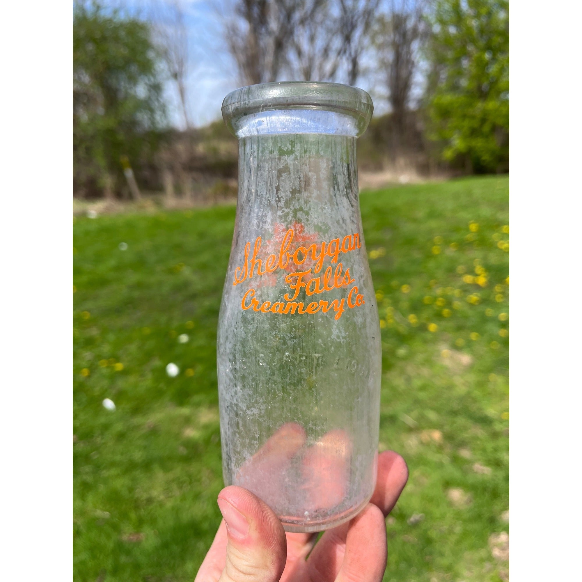 Vintage 1940s Sheboygan Falls Creamery Co. Wis Glass Third Quart Milk Bottle
