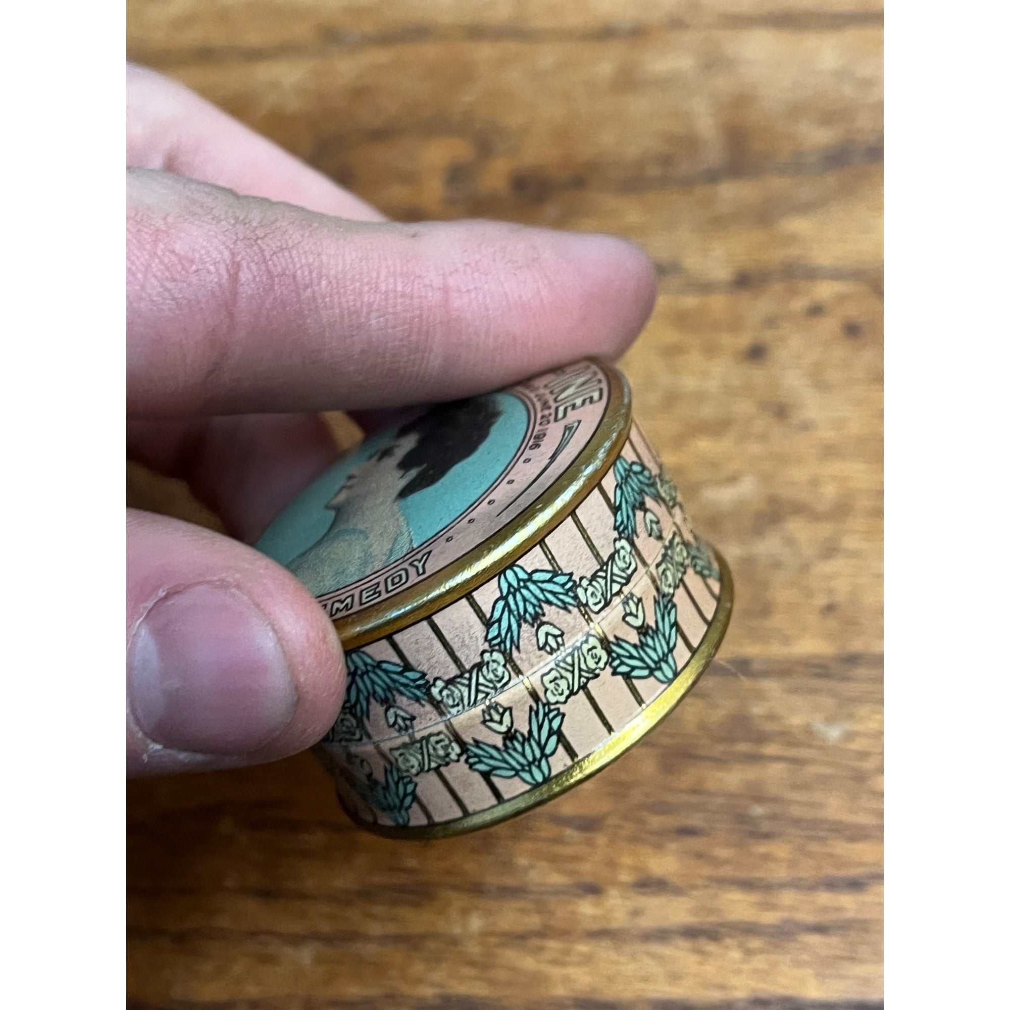 Vintage EYE LASH INE Tin 1916 Eyelashine pill box