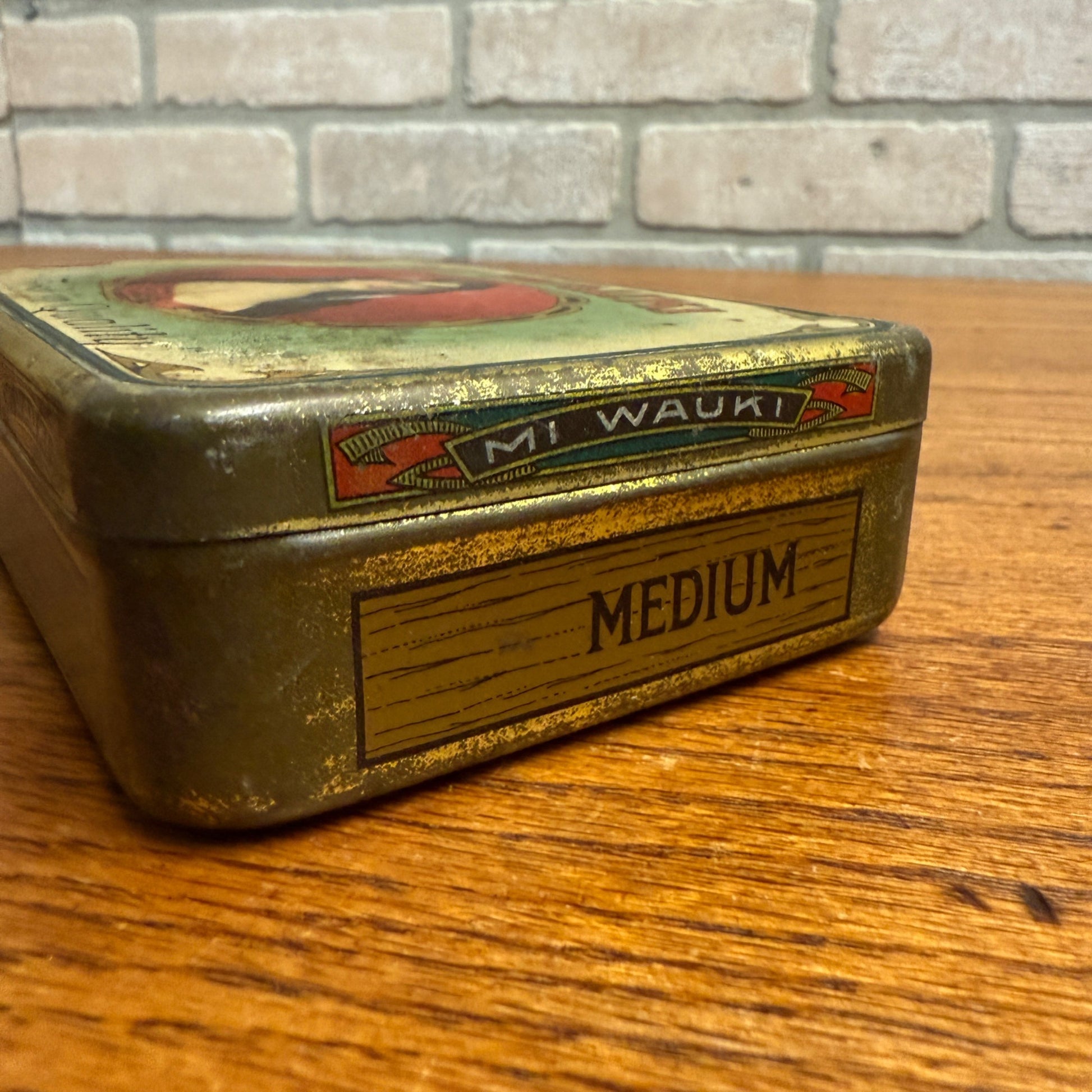 Rare Vintage 1920s "Mi Wauki"  Litho Tobacco Tin Can Wisconsin Milwaukee