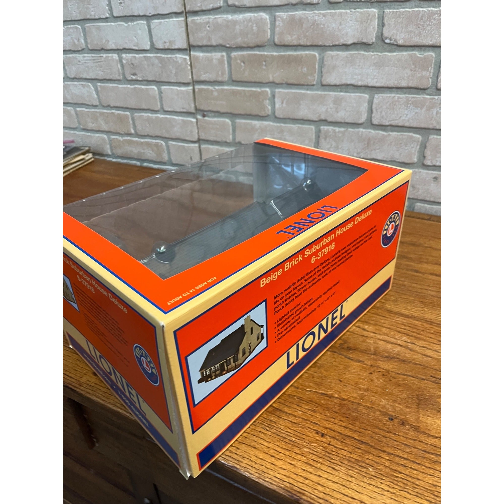 Lionel Beige Brick Suburban House Deluxe 6-37916 With Original Box