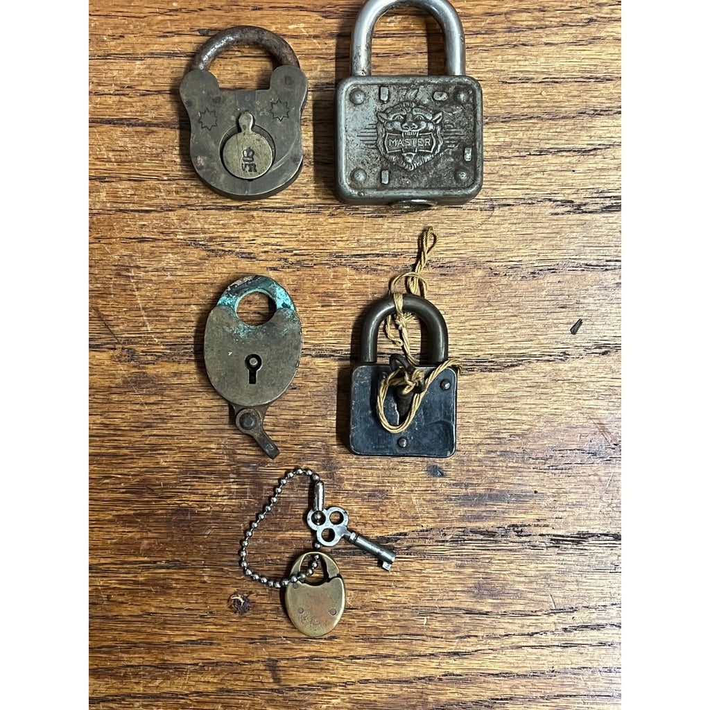 Vintage Lot Padlocks Masterlock Lion, Brass Victorian VR Crown ++