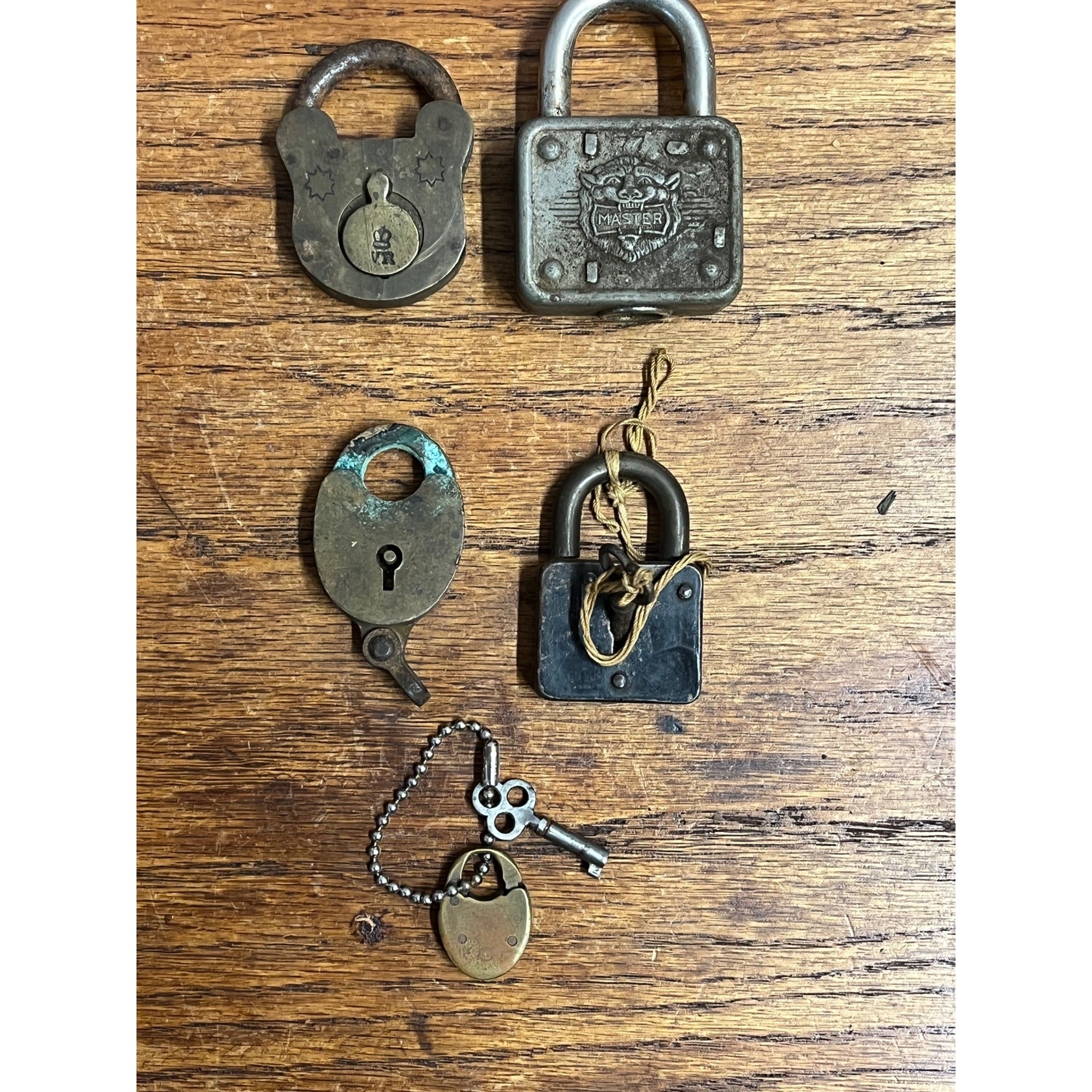 Vintage Lot Padlocks Masterlock Lion, Brass Victorian VR Crown ++
