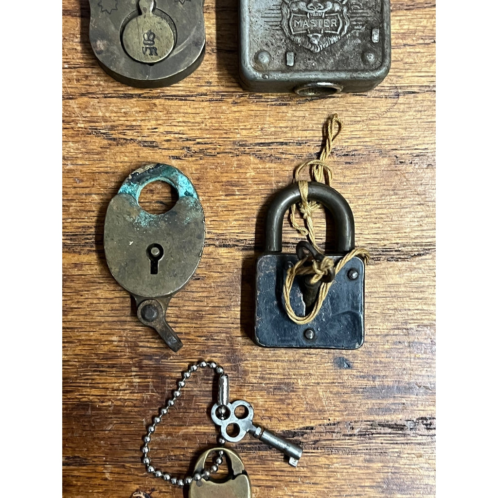 Vintage Lot Padlocks Masterlock Lion, Brass Victorian VR Crown ++
