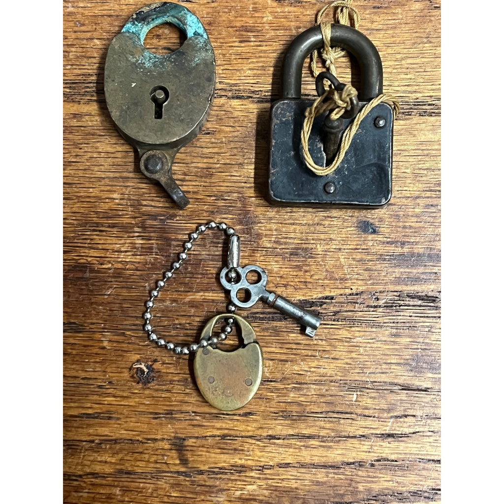 Vintage Lot Padlocks Masterlock Lion, Brass Victorian VR Crown ++