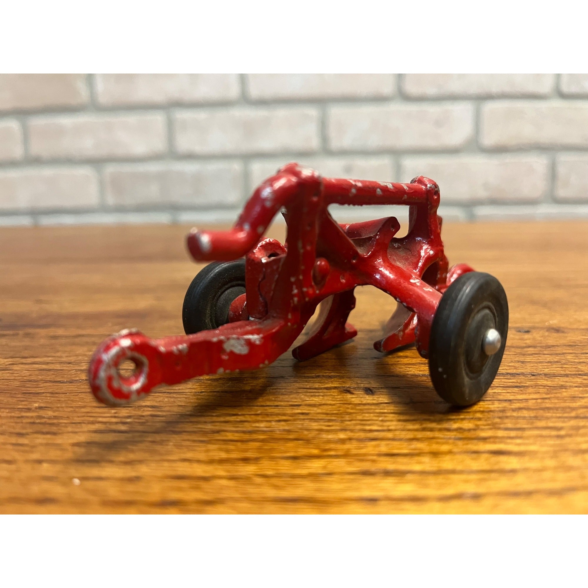 Vintage Arcade Cast Aluminum Oliver #423 Red Plow Farm Toy 1:16