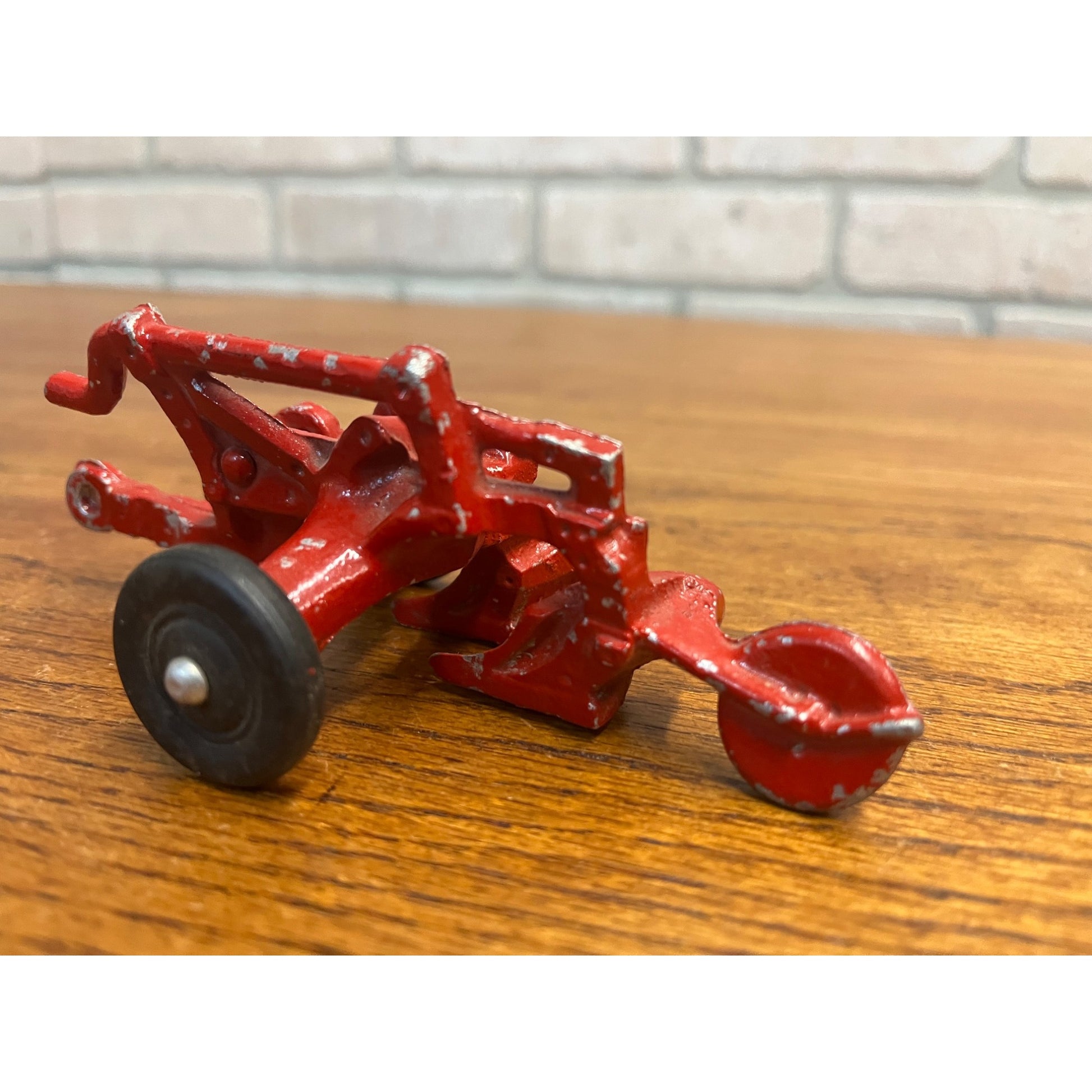 Vintage Arcade Cast Aluminum Oliver #423 Red Plow Farm Toy 1:16