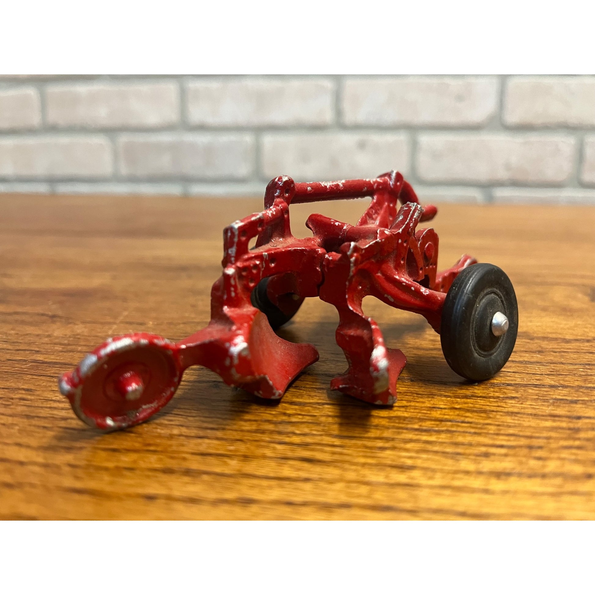 Vintage Arcade Cast Aluminum Oliver #423 Red Plow Farm Toy 1:16