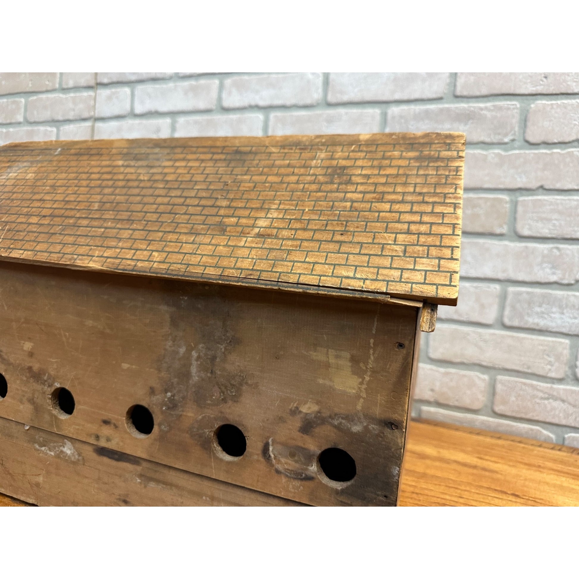 Antique 1880s Converse Litho Wood Barn & Farm Animals Child's Toy Playset