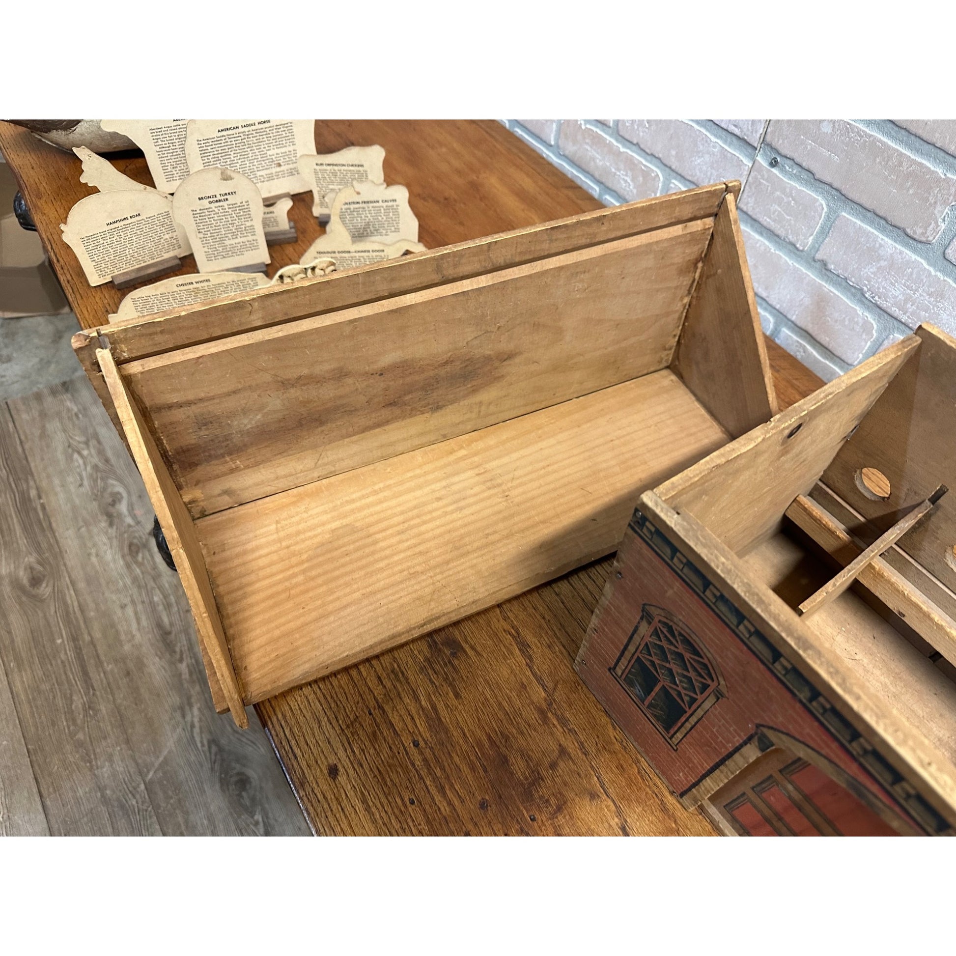 Antique 1880s Converse Litho Wood Barn & Farm Animals Child's Toy Playset