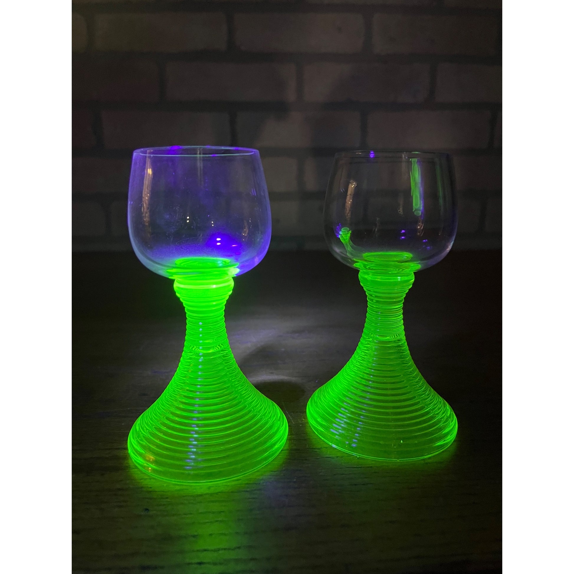 Vintage Uranium Green Wine Champagne Goblets Pair 5.25" Ribbed Stemmed Base