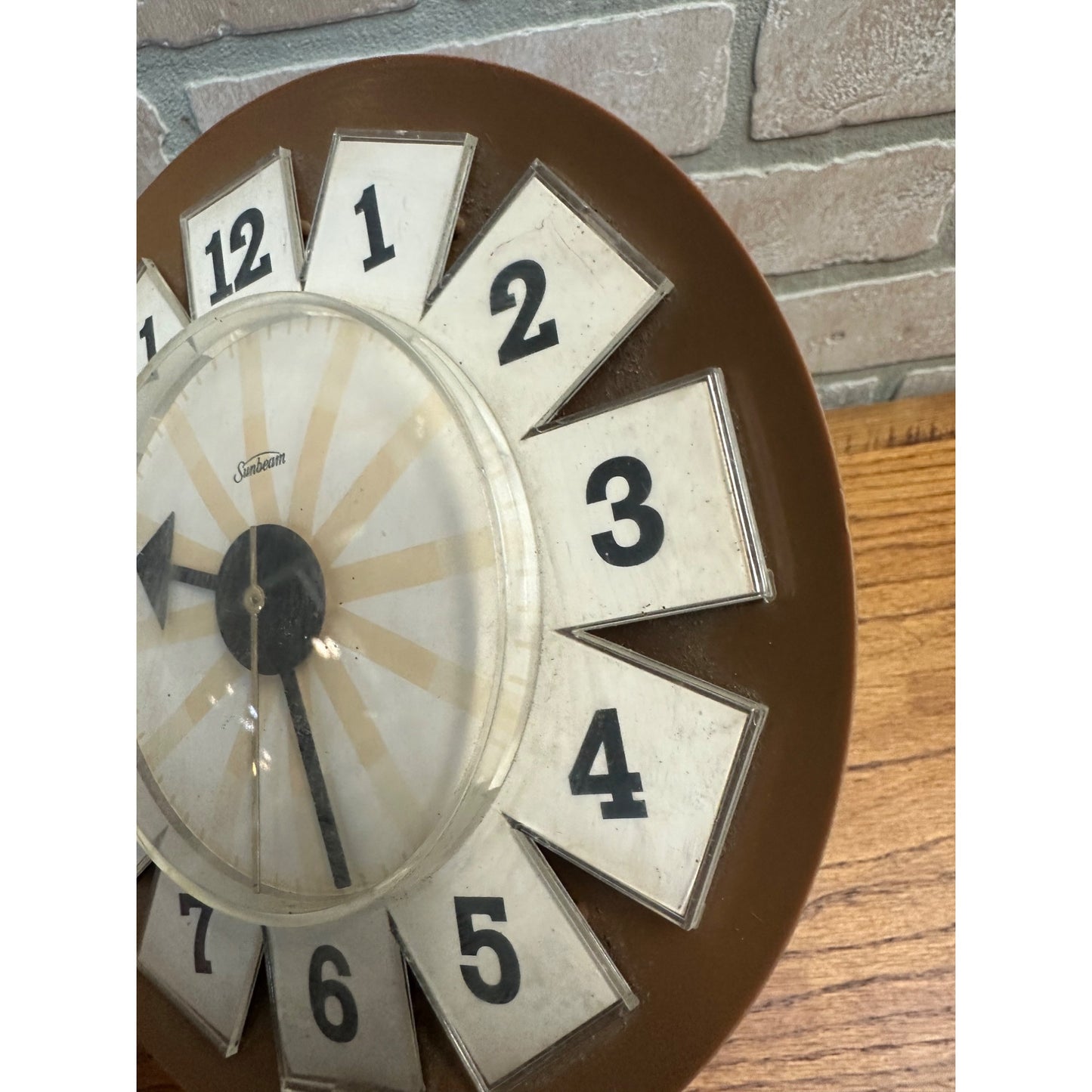 Vintage Retro Mid Century Sunbeam 7" Electric Plastic Kitchen Wall Clock Brown