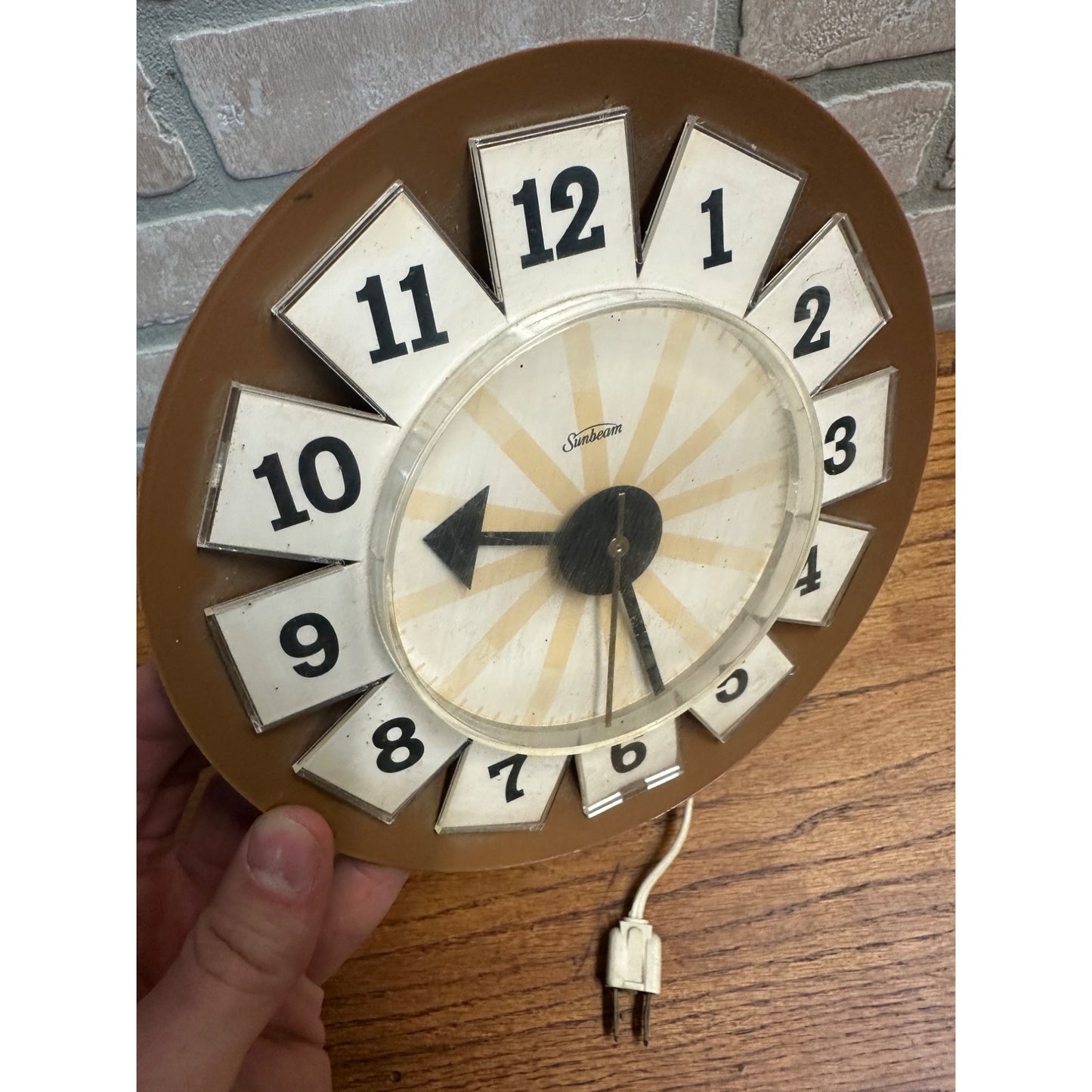 Vintage Retro Mid Century Sunbeam 7" Electric Plastic Kitchen Wall Clock Brown