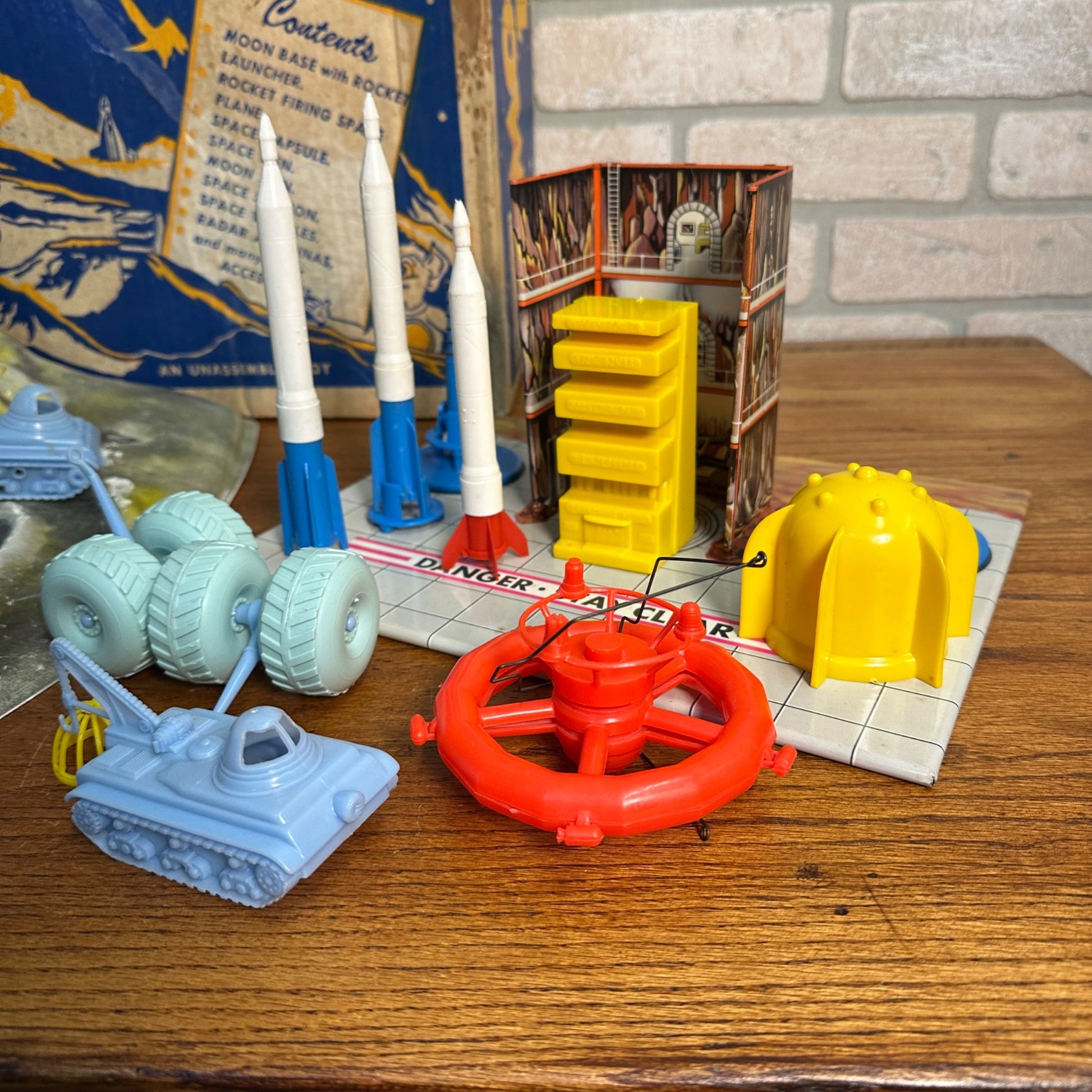 RARE 1960s Marx Moon Base Playset w/ Original Box Sci-Fi Space Toy