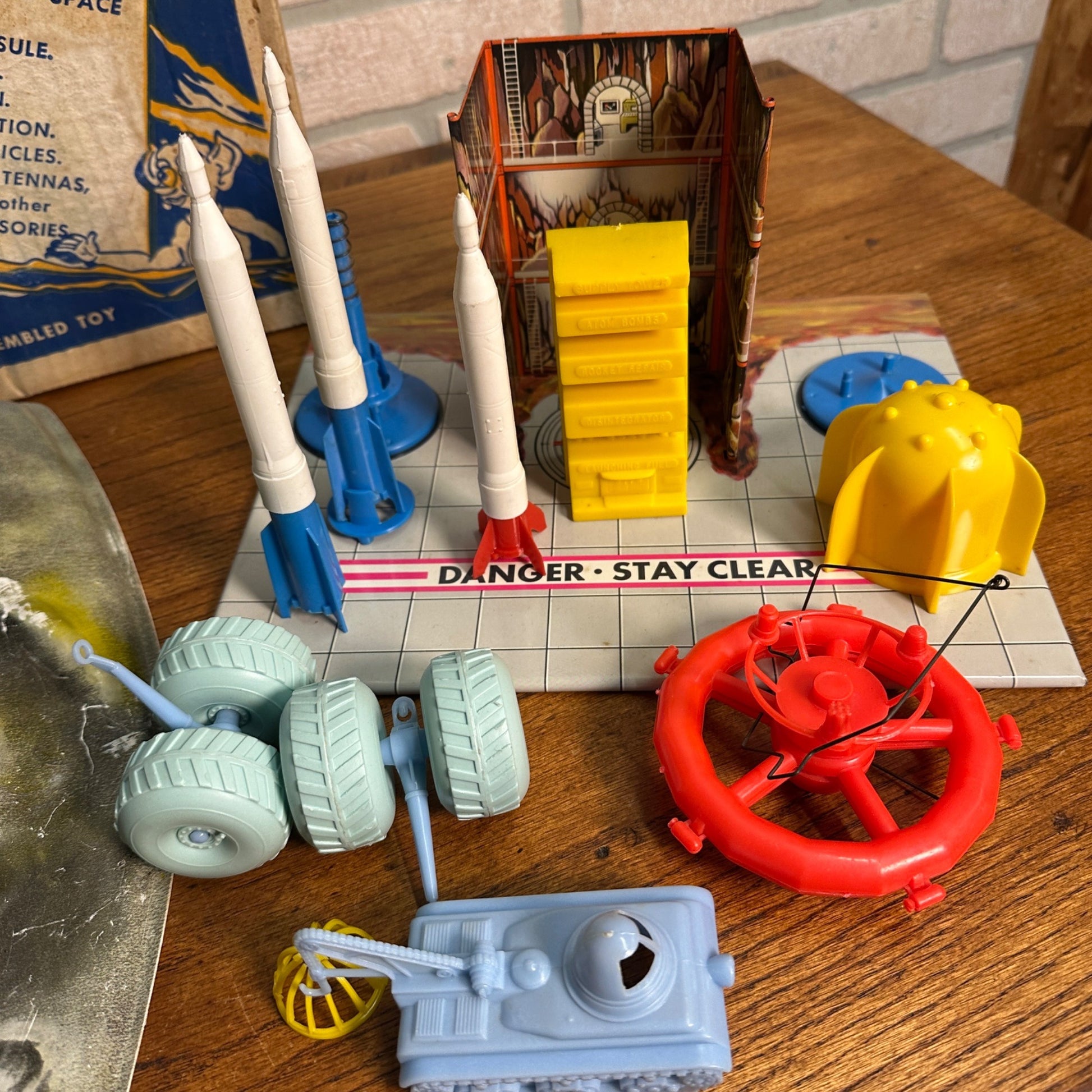 RARE 1960s Marx Moon Base Playset w/ Original Box Sci-Fi Space Toy