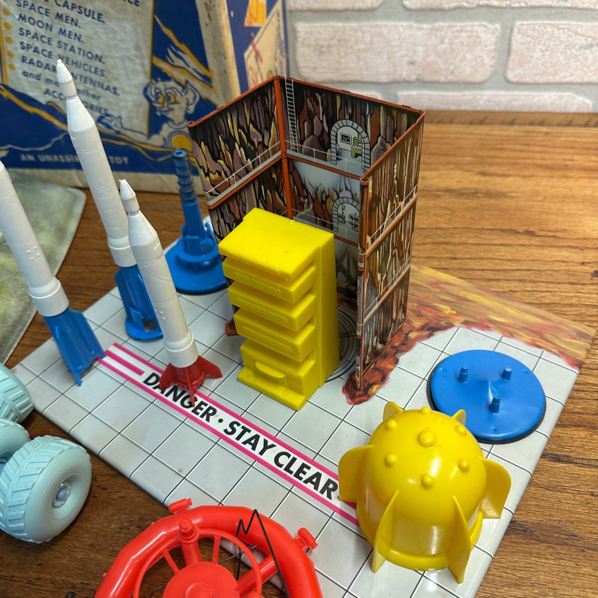 RARE 1960s Marx Moon Base Playset w/ Original Box Sci-Fi Space Toy