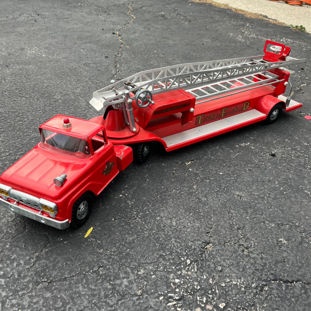 Vintage 1950s Tonka Aerial Ladder Hydraulic Fire Truck # 5 TFD Pressed Steel Toy