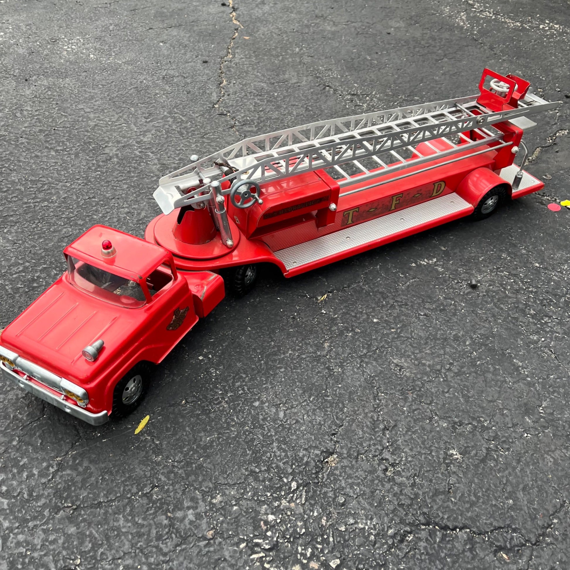 Vintage 1950s Tonka Aerial Ladder Hydraulic Fire Truck # 5 TFD Pressed Steel Toy