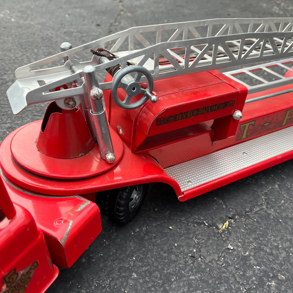 Vintage 1950s Tonka Aerial Ladder Hydraulic Fire Truck # 5 TFD Pressed Steel Toy