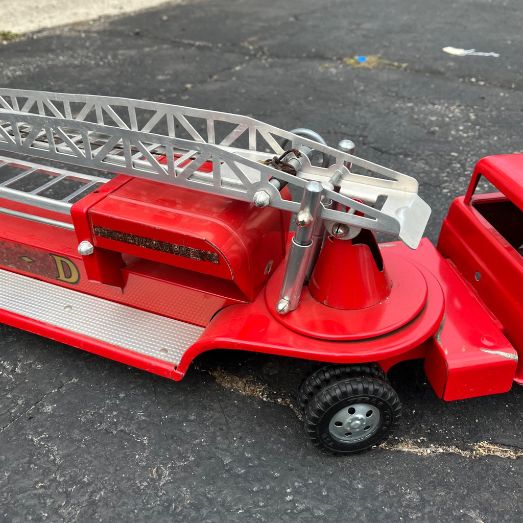 Vintage 1950s Tonka Aerial Ladder Hydraulic Fire Truck # 5 TFD Pressed Steel Toy