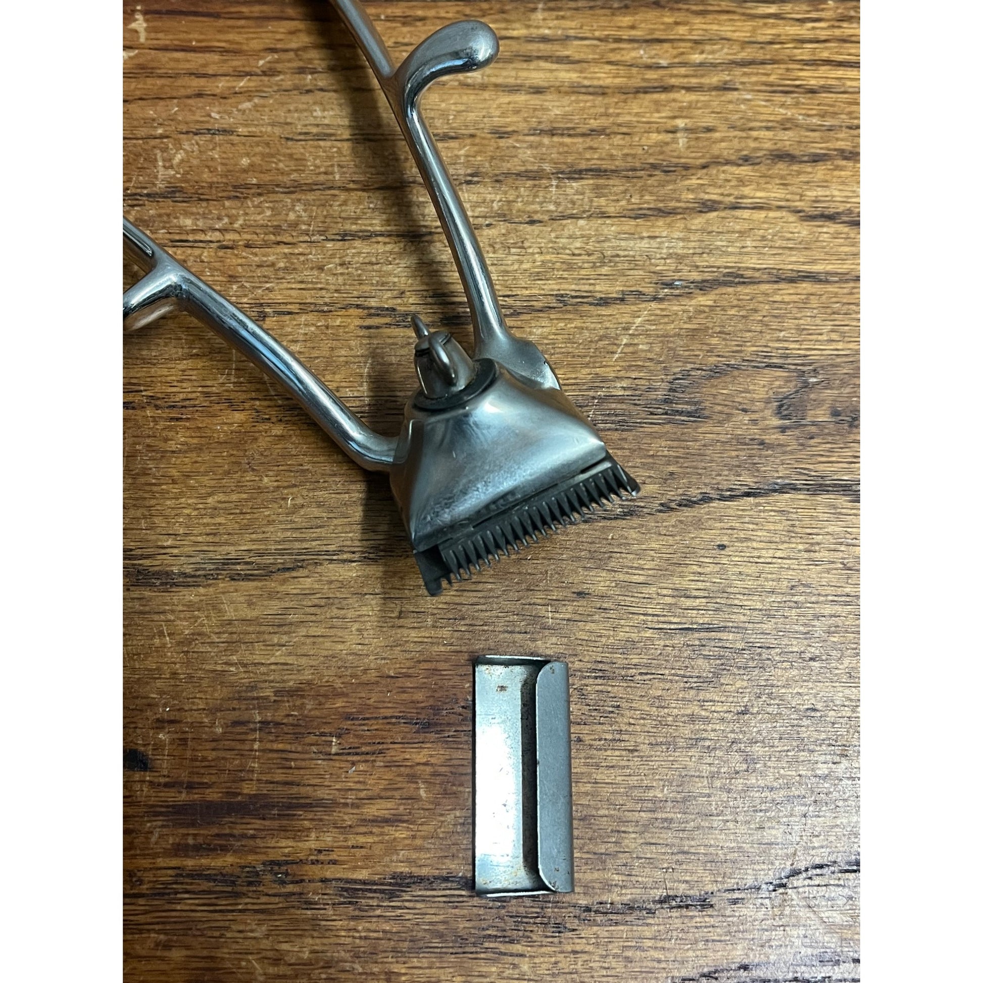 Vintage Hand Held Squeeze Metal Barber Clippers Trimmers Sta-Sharp - Works