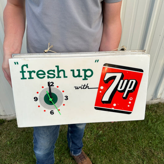 Vintage 7UP Seven-UP Soda Lighted Advertising Sign Clock Fresh Up Everbrite