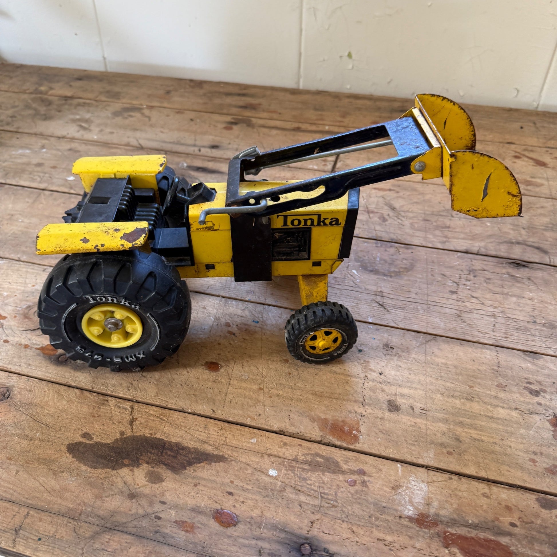 Vintage Tonka Mighty Diesel Front End Loader Tractor- XMB-975- Steel Classics Li