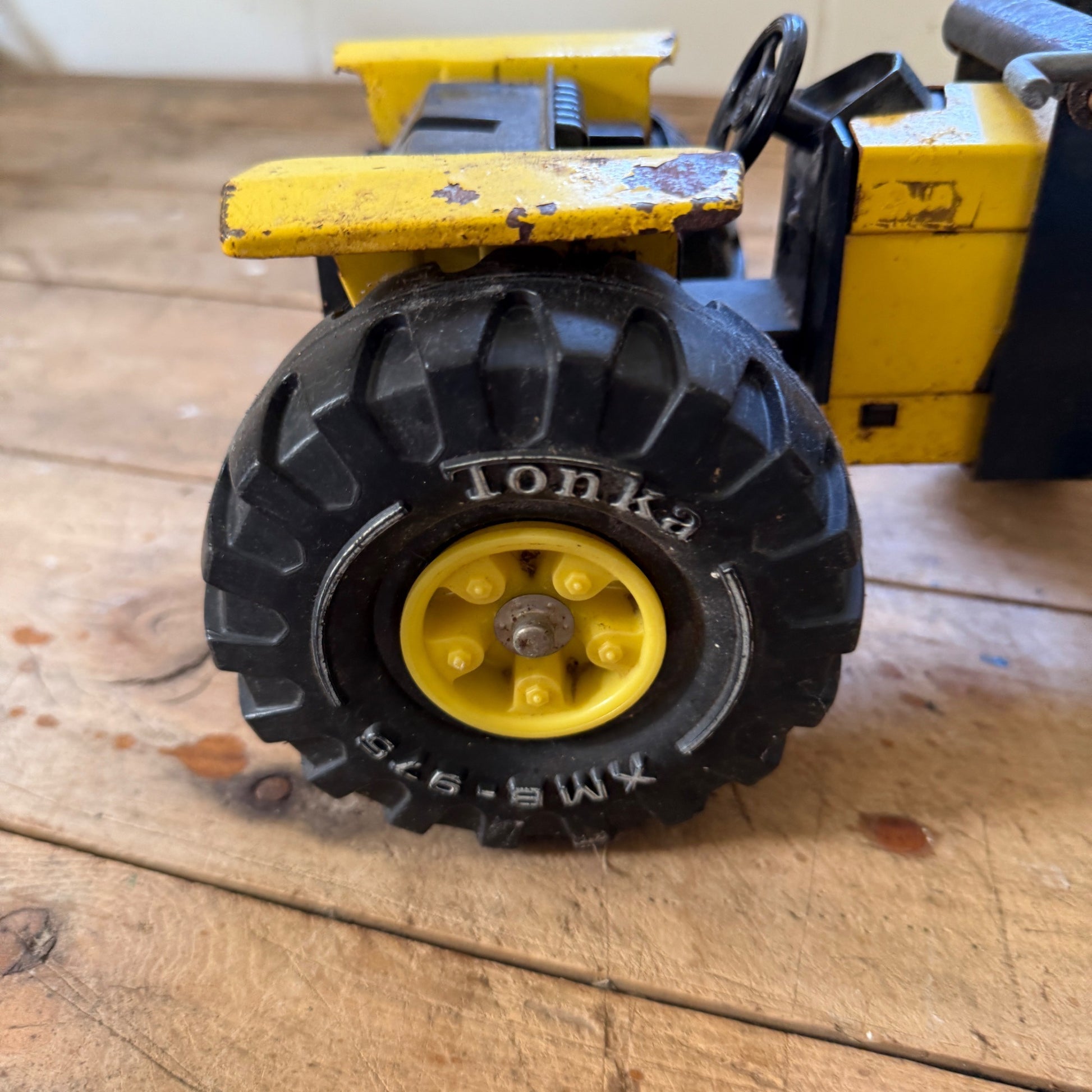 Vintage Tonka Mighty Diesel Front End Loader Tractor- XMB-975- Steel Classics Li