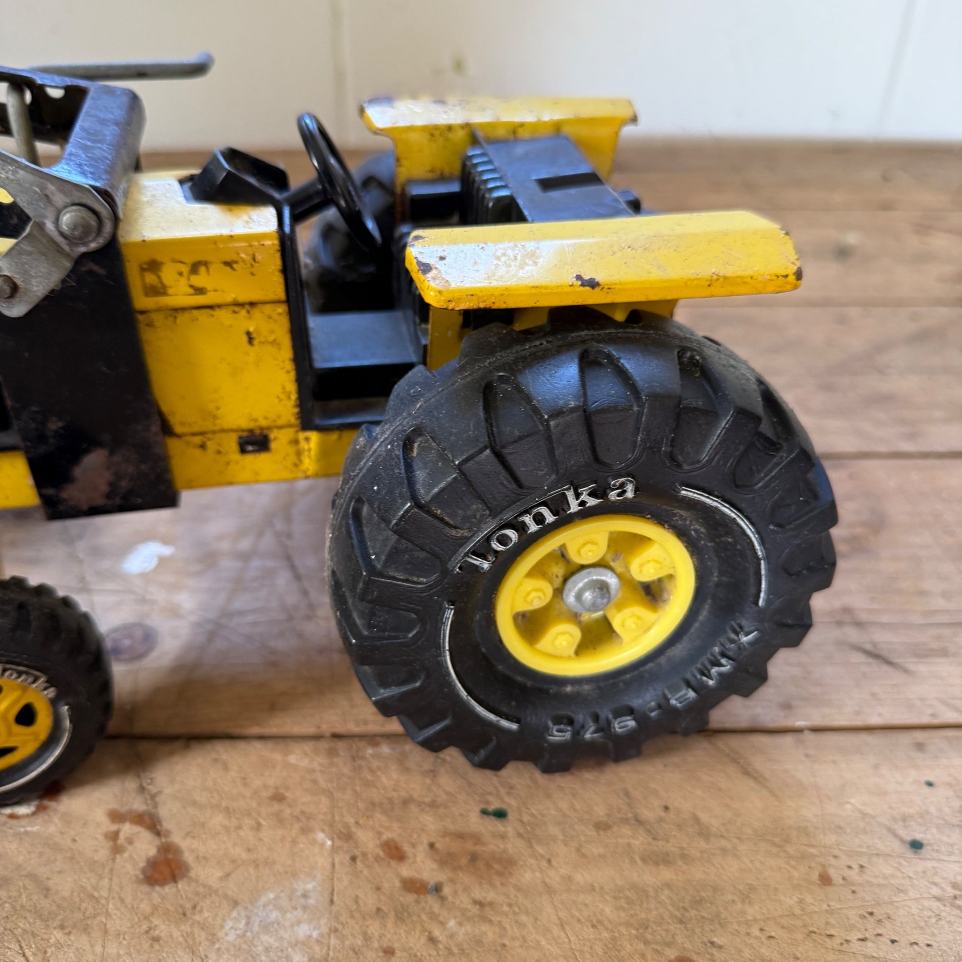 Vintage Tonka Mighty Diesel Front End Loader Tractor- XMB-975- Steel Classics Li
