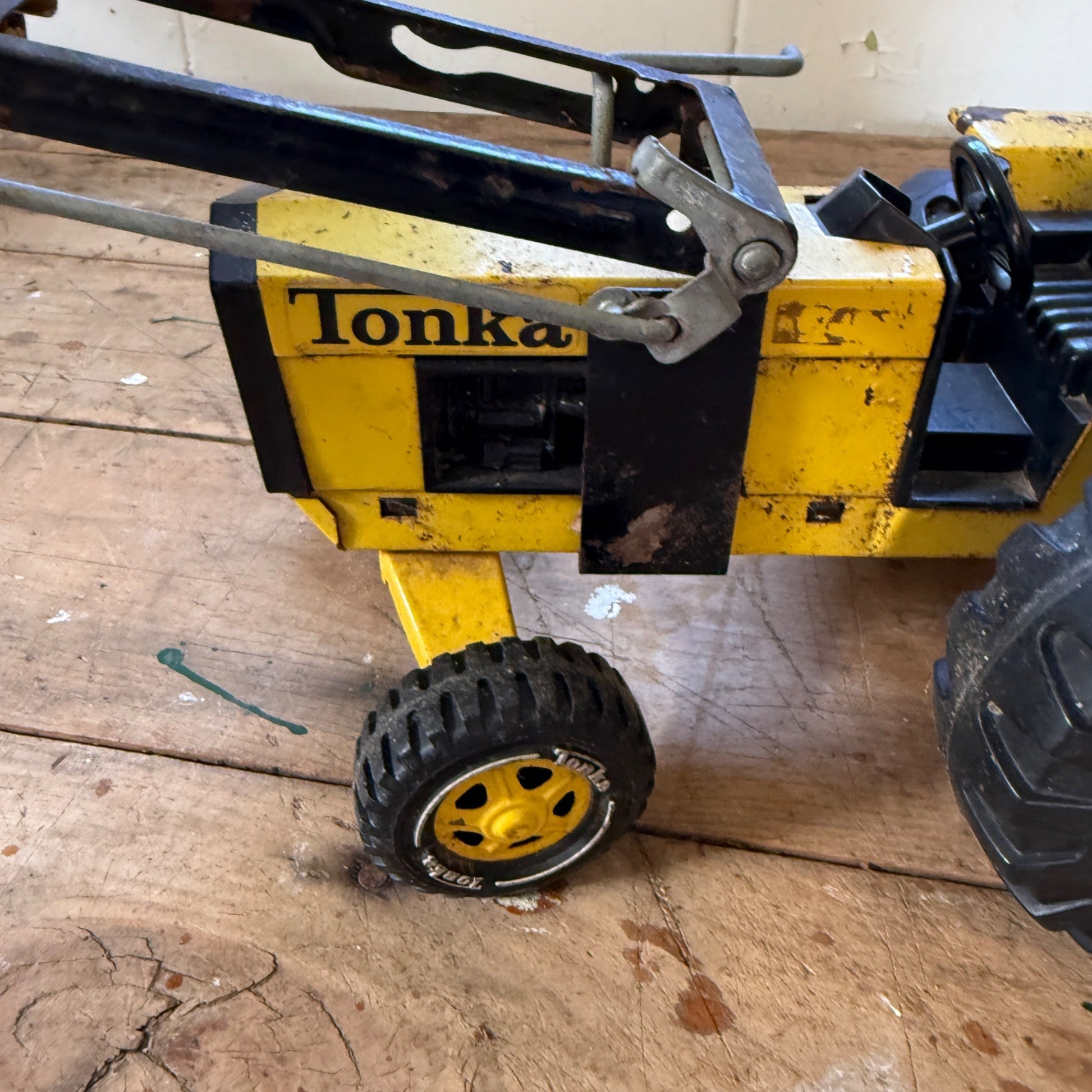 Vintage Tonka Mighty Diesel Front End Loader Tractor- XMB-975- Steel Classics Li