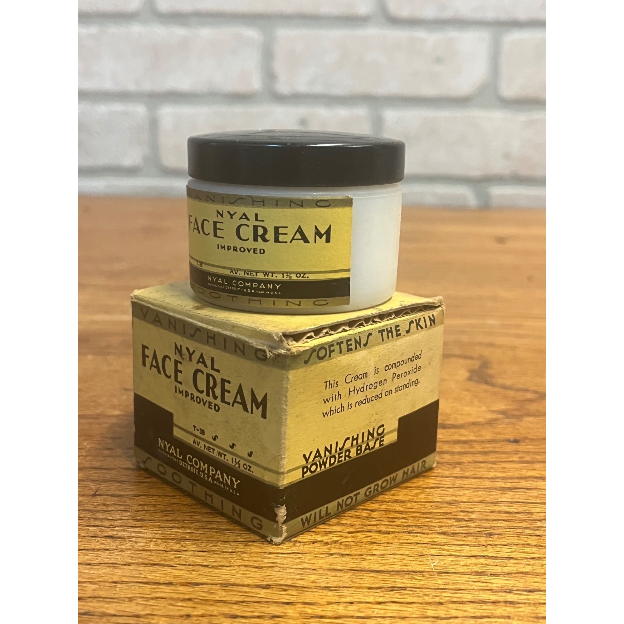 Vintage 1930s Nyal Face Cream Milk Glass Jar w/ Box NOS Unopened Detroit MI