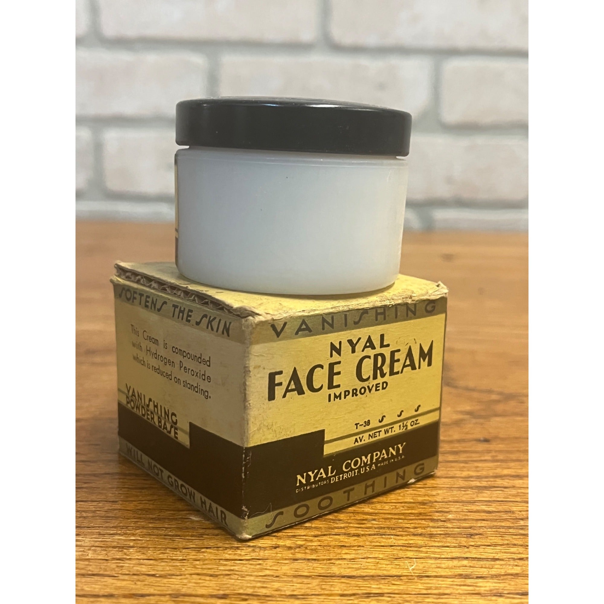 Vintage 1930s Nyal Face Cream Milk Glass Jar w/ Box NOS Unopened Detroit MI