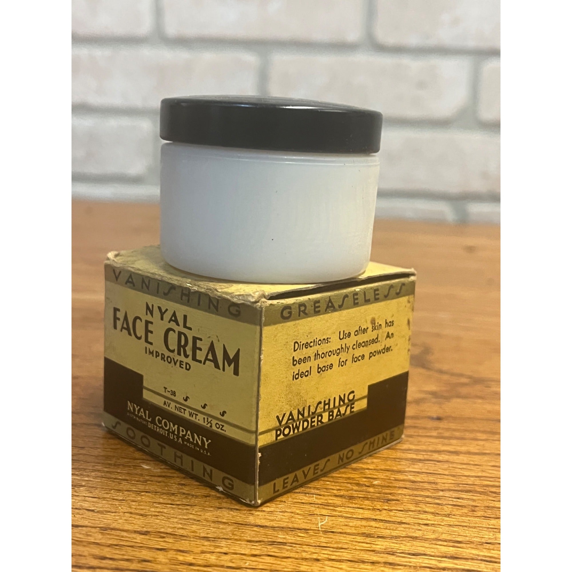 Vintage 1930s Nyal Face Cream Milk Glass Jar w/ Box NOS Unopened Detroit MI
