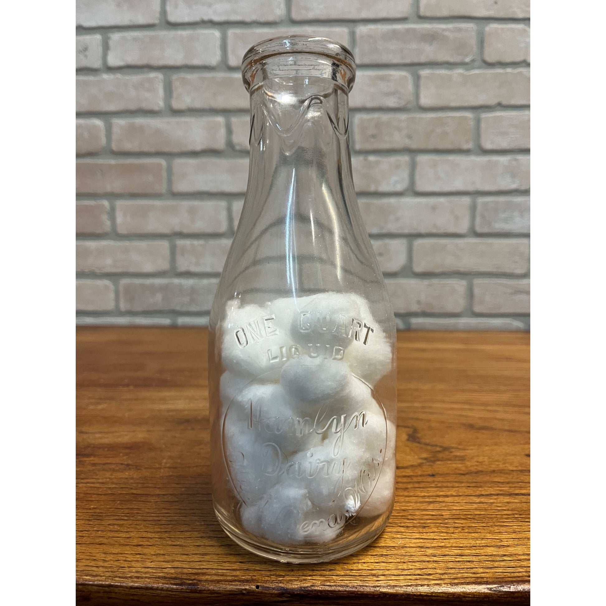 Vintage Hamlyn Dairy West Bend Wisconsin Milk Bottle Quart WI Wis