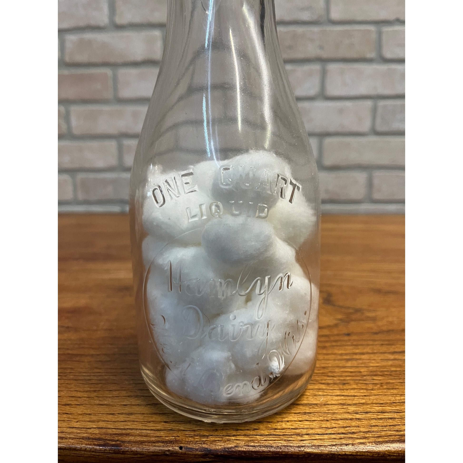 Vintage Hamlyn Dairy West Bend Wisconsin Milk Bottle Quart WI Wis