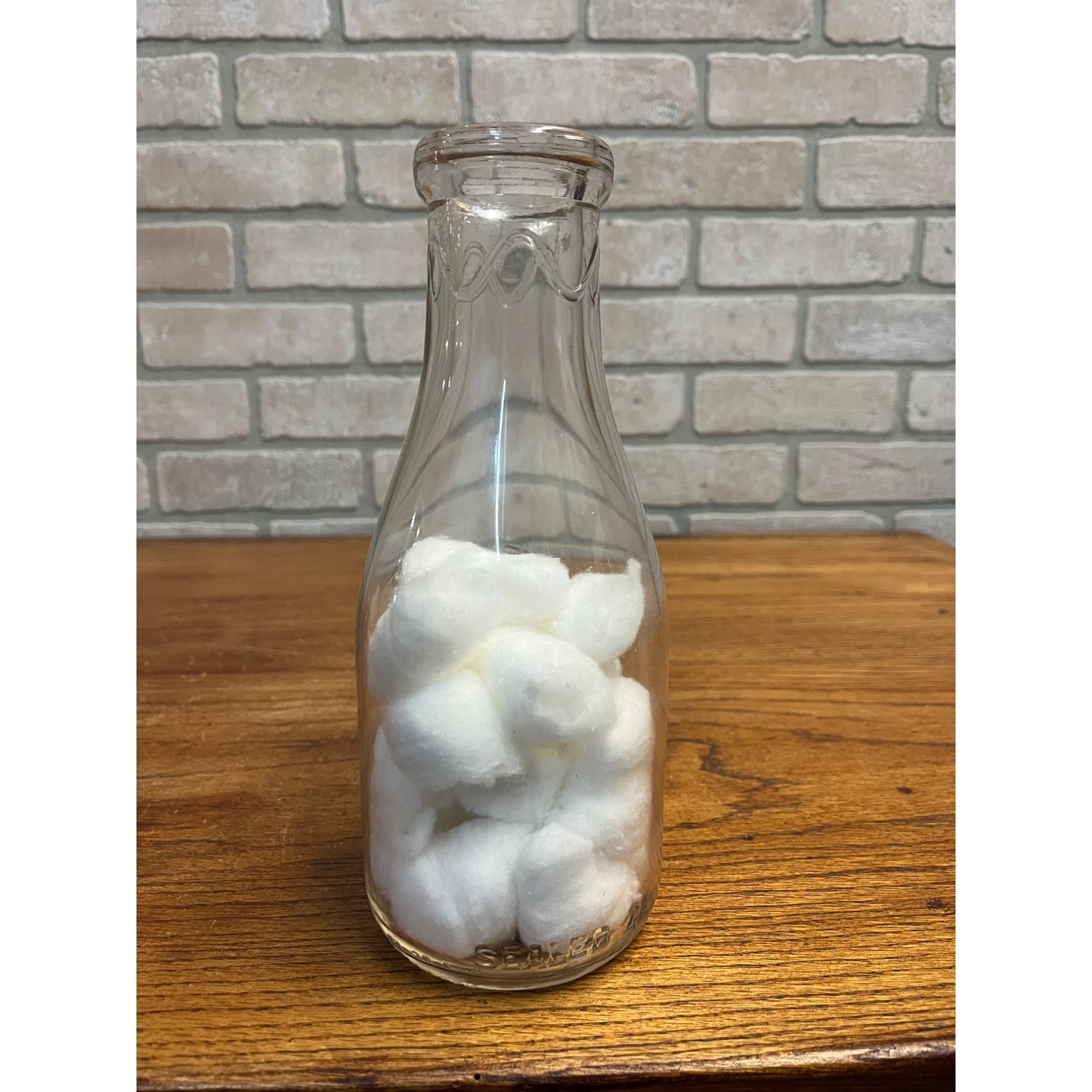 Vintage Hamlyn Dairy West Bend Wisconsin Milk Bottle Quart WI Wis