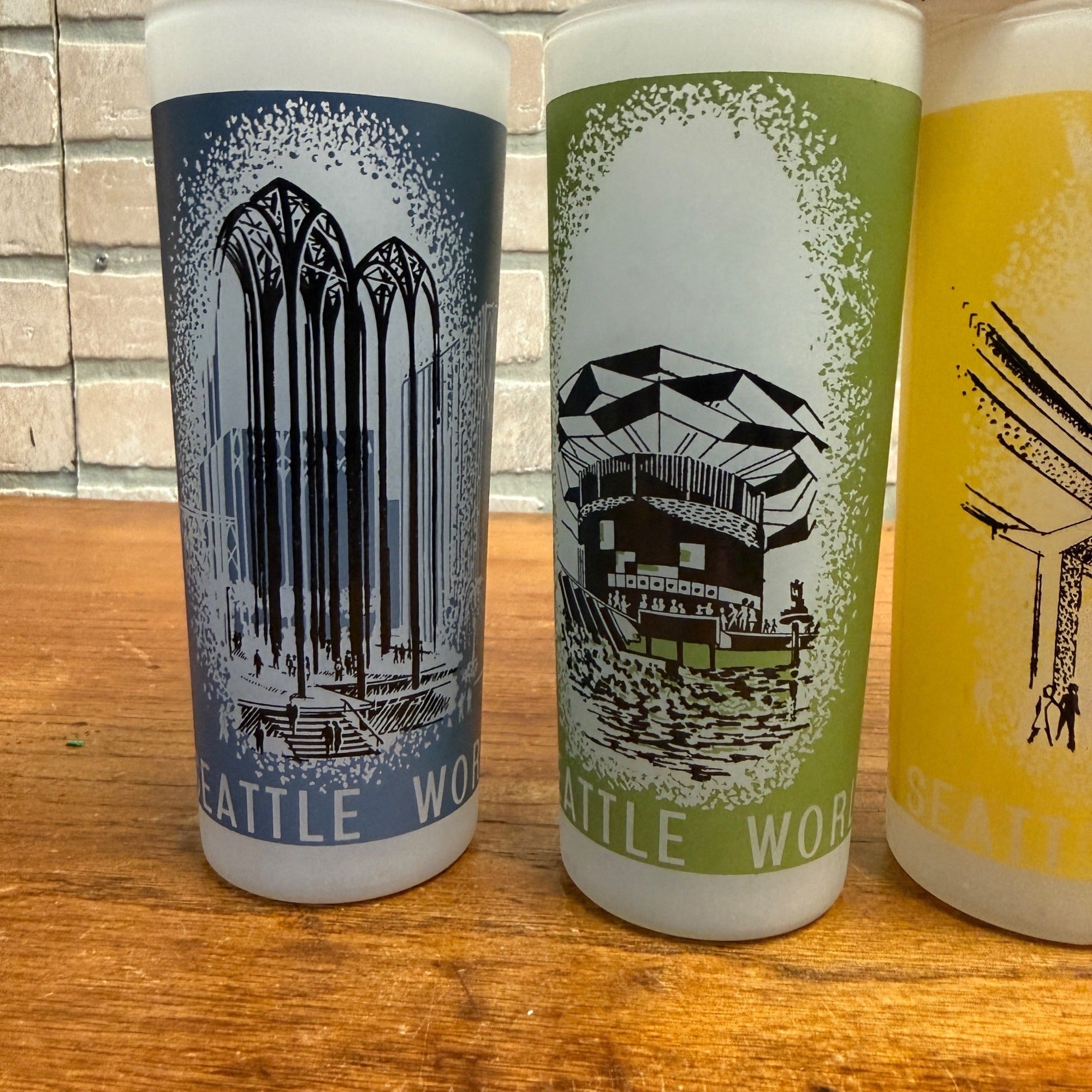 Vintage Seattle Worlds Fair 1962 Space Needle Drinking Glass White & Gold 5.75"