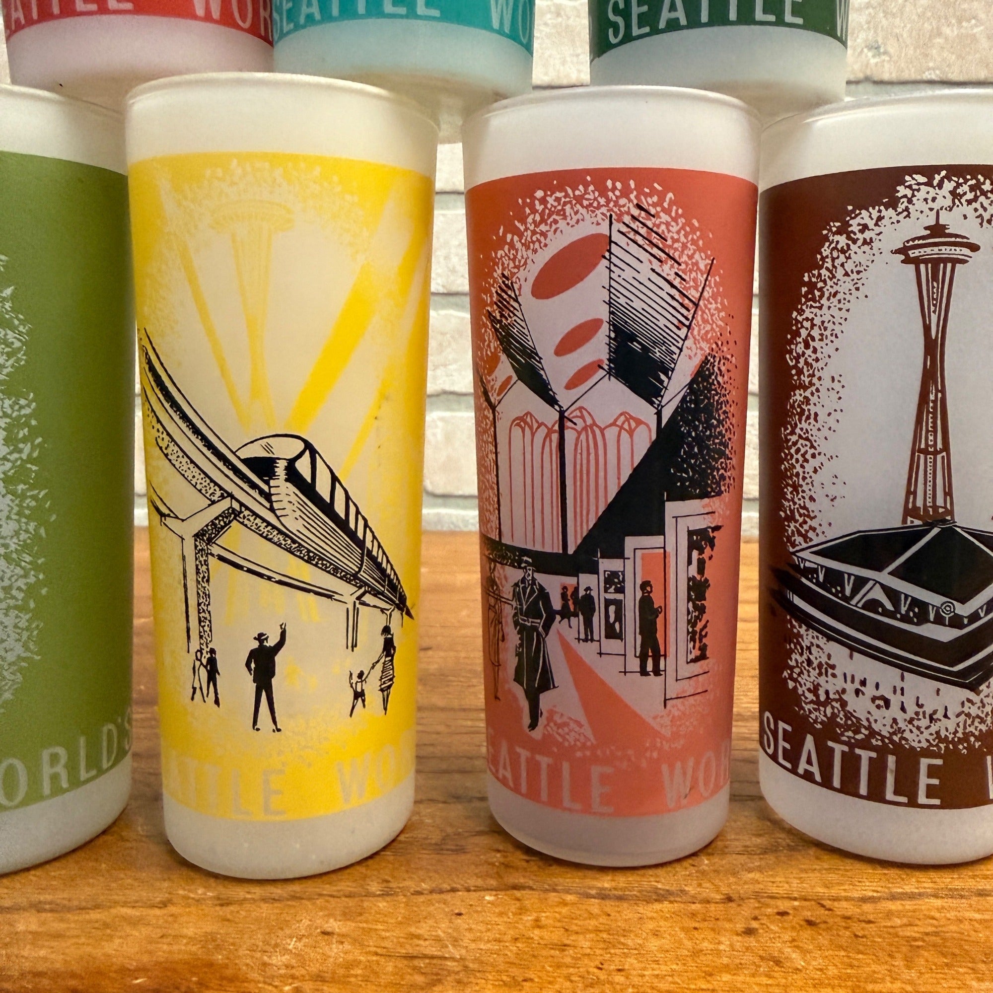 Vintage Seattle Worlds Fair 1962 Space Needle Drinking Glass White & Gold 5.75"