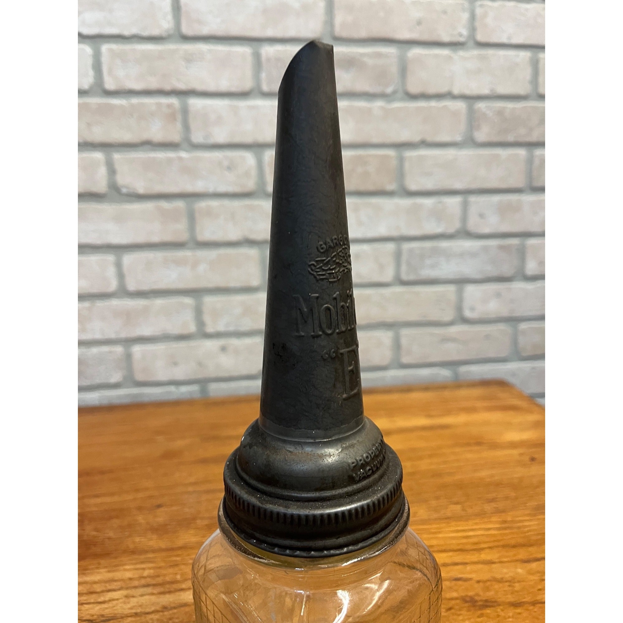 Early Rare Mobiloil Gargoyle "E" Motor Oil Bottle Spout Vacuum Oil with Bottle