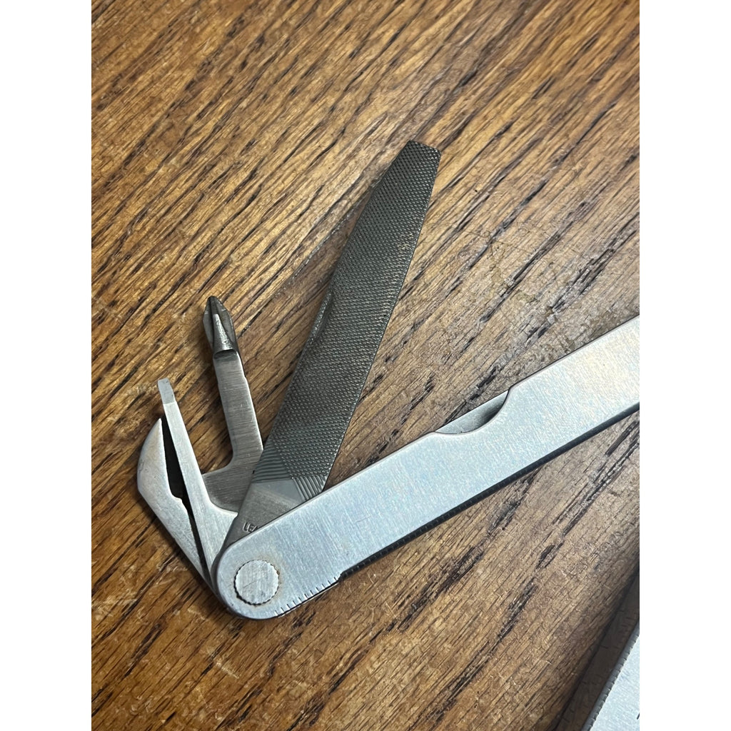 Vintage Leatherman Multi-Tool w/Orig. Sheath Survival Tool TM 1325473 Flawless