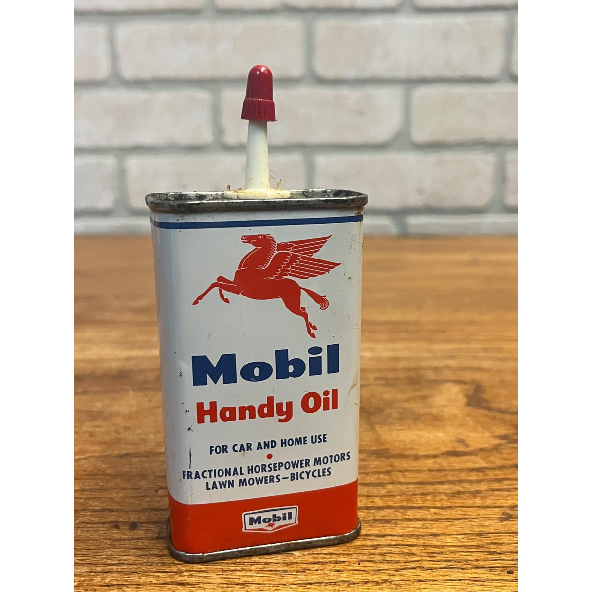 Vintage Mobil Handy Oil Hand Oiler Oil Can Pegasus 4oz Car Home Use Advertising