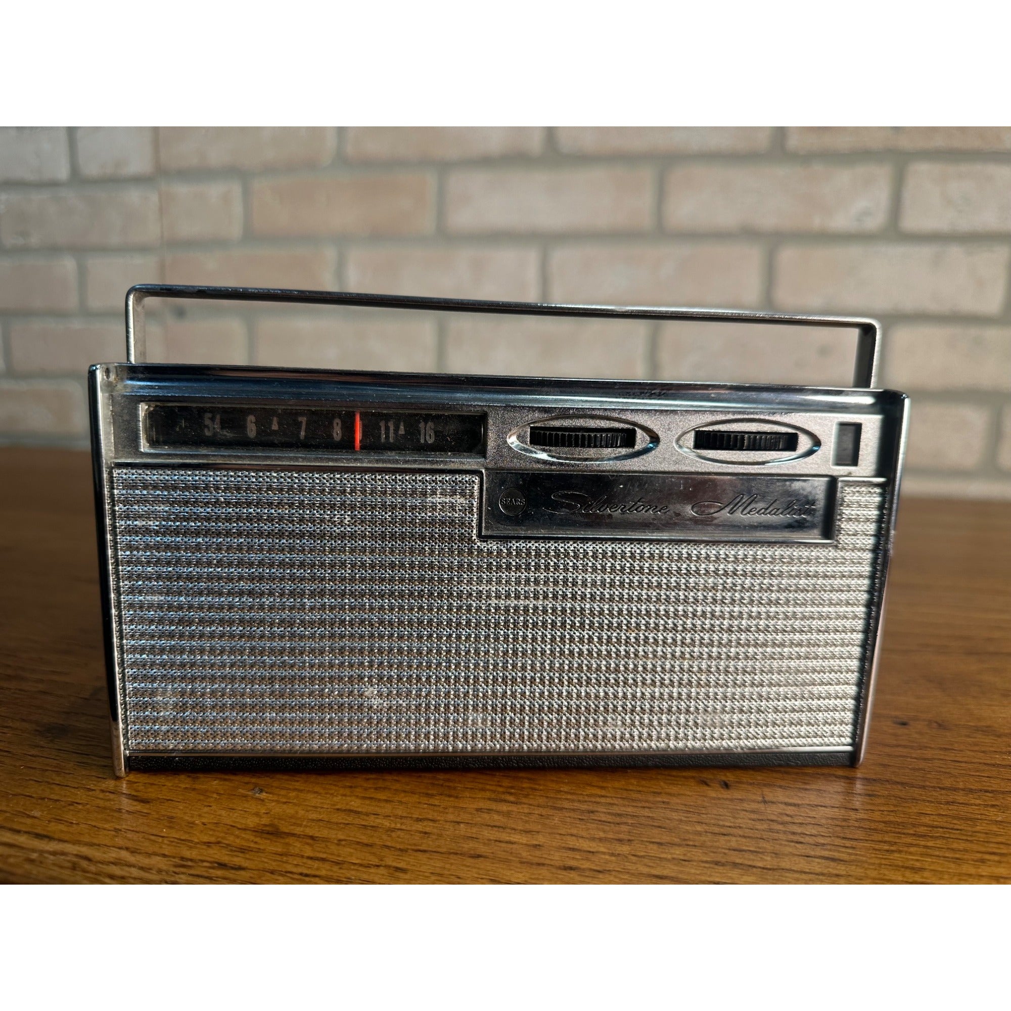 Vintage Sears Silvetone Medalist Transistor Radio Portable - Works!