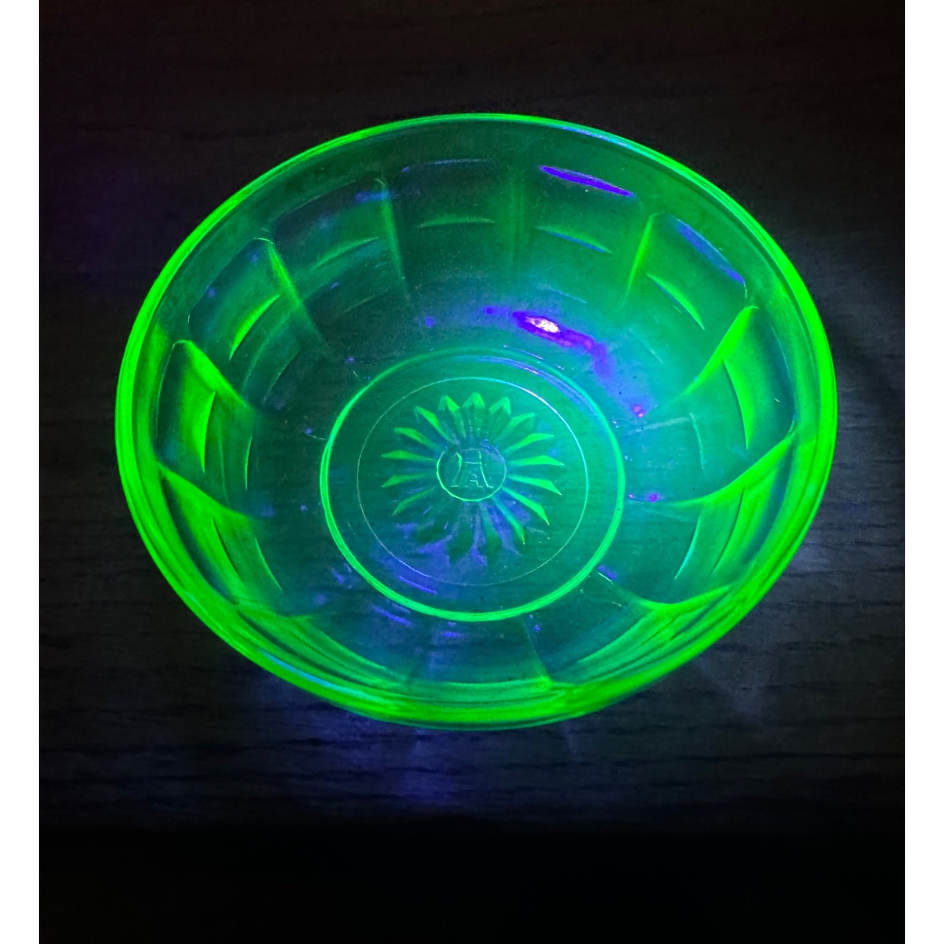 Vintage Anchor Hocking Green Uranium Glass Berry Desert Sherbet Bowl 4.25"