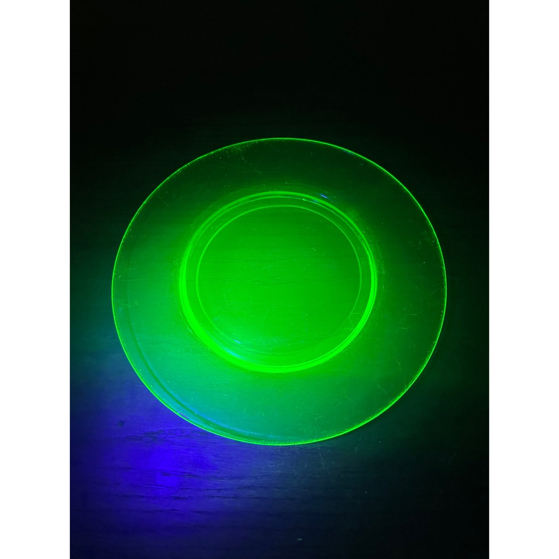 Vintage Uranium Vaseline Green Glass Salad Lunch Dessert Plate 8.75"
