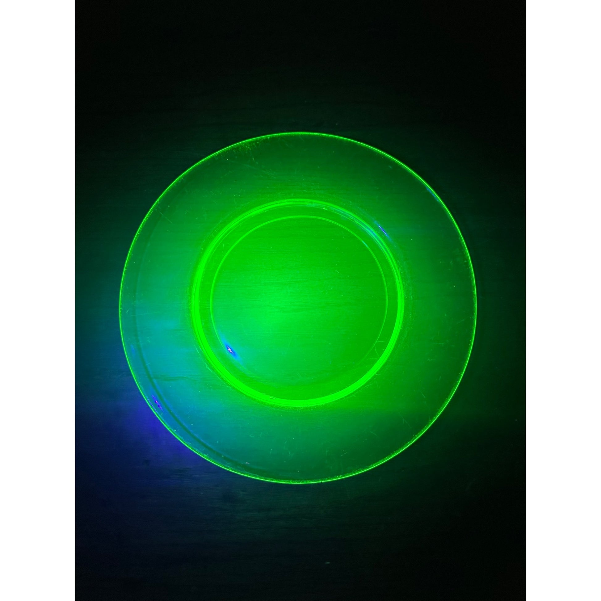 Vintage Uranium Vaseline Green Glass Salad Lunch Dessert Plate 8.75"
