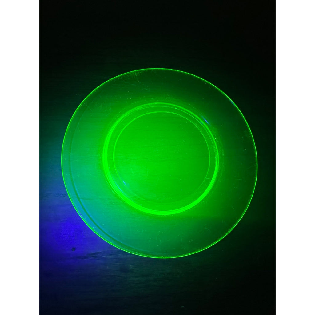 Vintage Uranium Vaseline Green Glass Salad Lunch Dessert Plate 8.75"