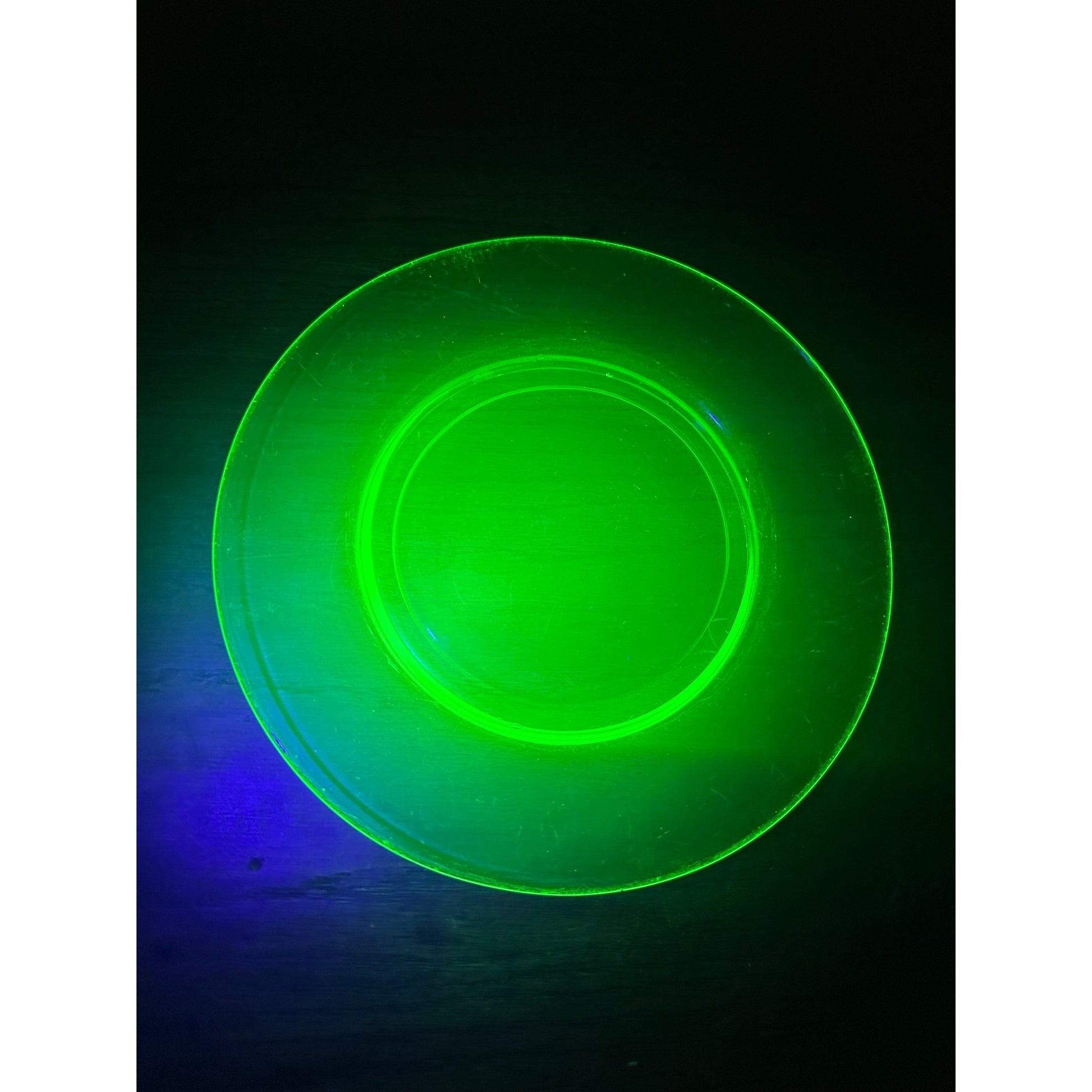 Vintage Uranium Vaseline Green Glass Salad Lunch Dessert Plate 8.75"