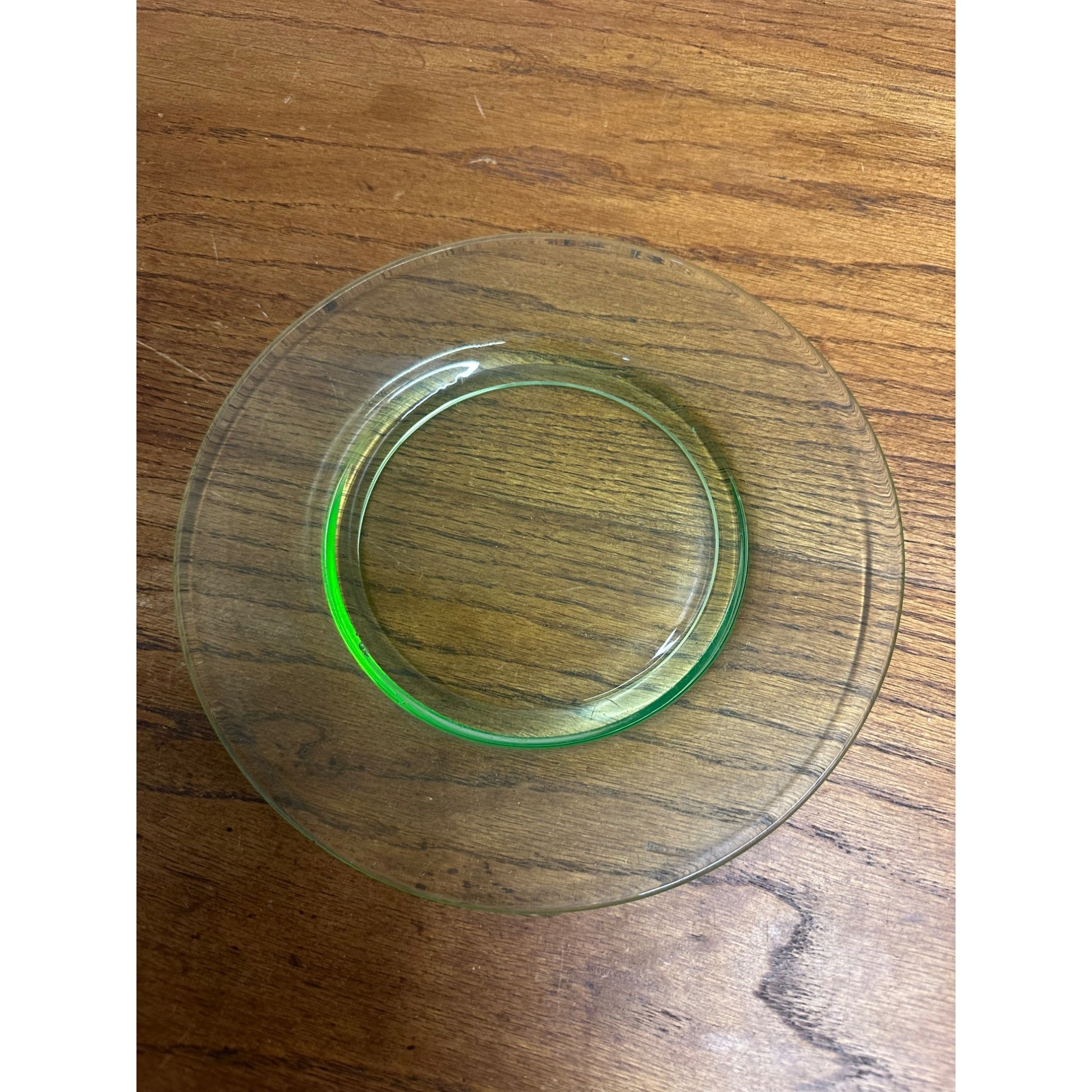 Vintage Uranium Vaseline Green Glass Salad Lunch Dessert Plate 8.75"